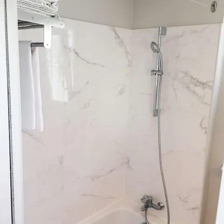 Bright Cosy 1 Bedroom Last Floor Central Montmartre Apartment