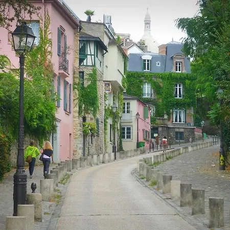 Bright Cosy 1 Bedroom Last Floor Central Montmartre * Paris